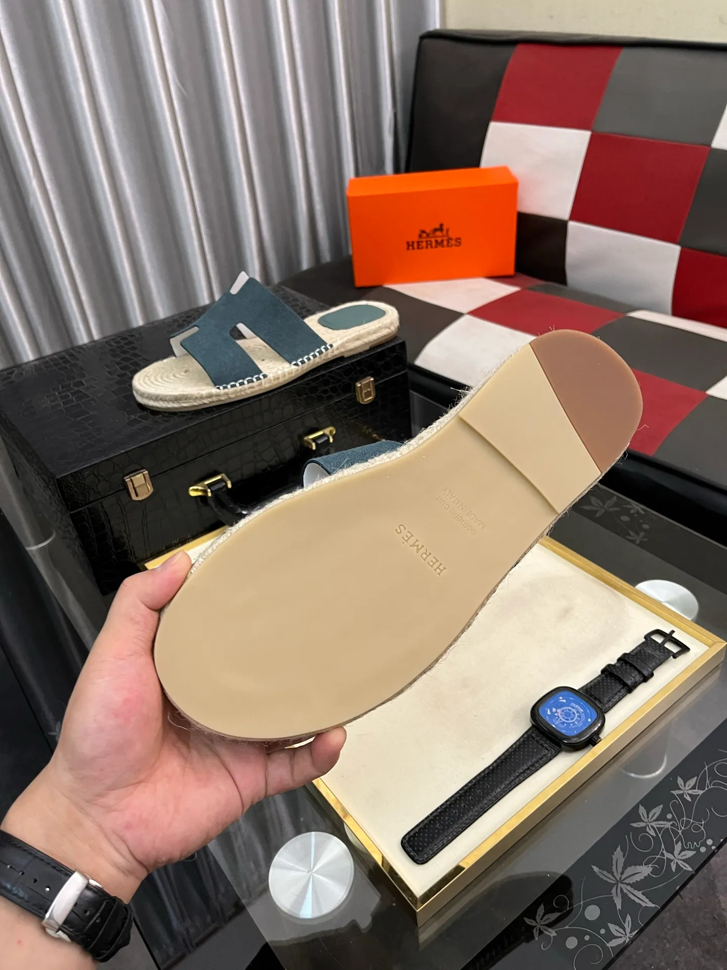 Men's shoes 💰320⌚️⌚️《HERMES》Hermès 💁♂️Men's casual slippers, quality comparison at counters🧚🏿♂️ The first layer of the upper is imported high mercerized matte, purely hand-drawn, raw rubber breathable and non-slip outsole, the lining is breathable and comfortable lambskin, the density is 100% comfortable, the original rubber outsole is wear-resistant and has a code number of 38-44. Can be customized 45-46-47